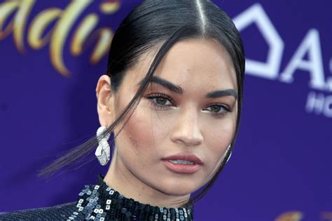 Shanina Shaik Sexy Legs Hot Celebs Home