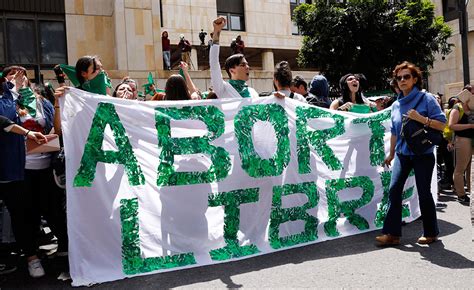 Votación sobre despenalización del aborto en Colombia queda empatada