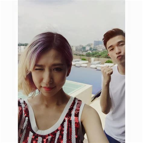 Soi những kiểu chụp ảnh cực bá đạo của các hot teen với bạn thân