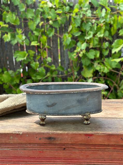 Metal - Distressed Tin Oval Planter with Feet – Gemini Designs