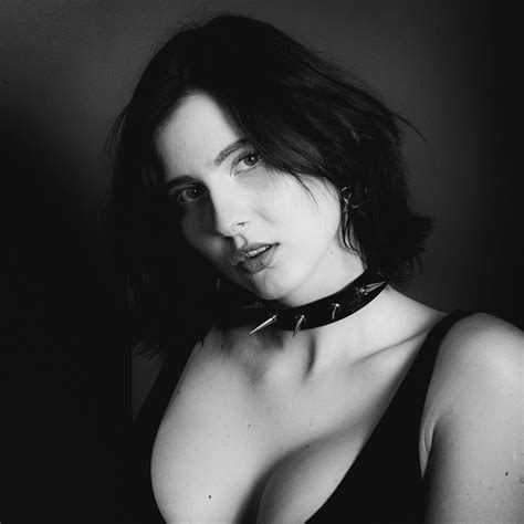 I Love Wearing Big Collars Nudes Collared Nude Pics Org