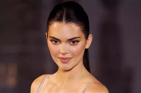 Kendall Jenner Poses Completely Naked As She Flashes Bum Cheeks In Racy Snap The Mirror