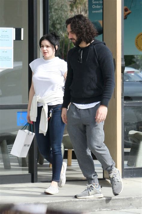 Ariel Winter Braless Pokies Hot Celebs Home