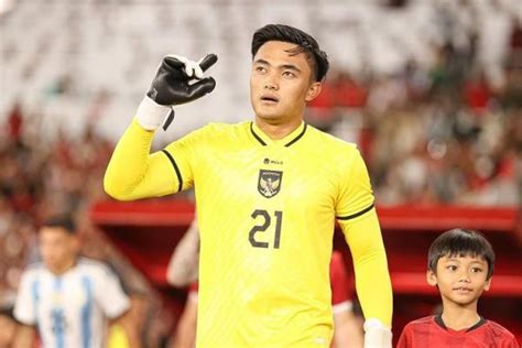 Kiper Timnas Indonesia Ernando Ari Banjir Pujian Netizen Sang Penyelamat