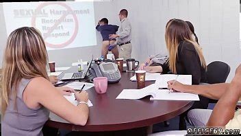 Hombres heterosexuales desnudos atrapados en la cámara gay por primera vez acoso sexual