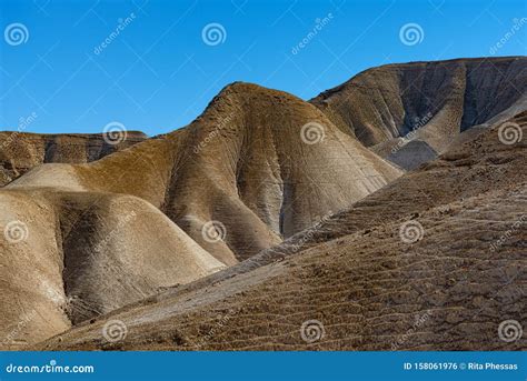 Vista Della Struttura E Dei Colori Delle Splendide Montagne Nude E Torbide Del Deserto Della