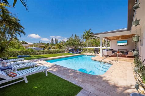 Book Island Therapy | Anna Maria Island Home for Rent | Anna Maria Life