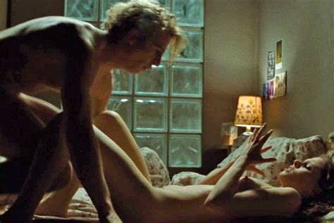 Naked Jennifer Ulrich In Zimmer