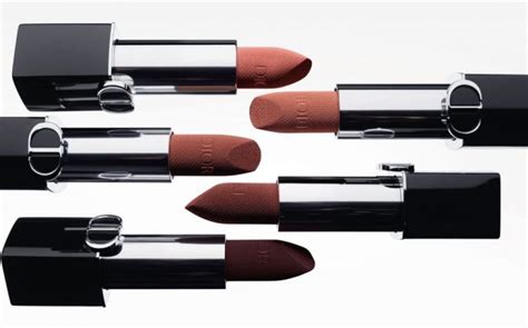 Votre rouge à lèvres nude idéal est maintenant disponible Magazine ELLE Québec Tendances