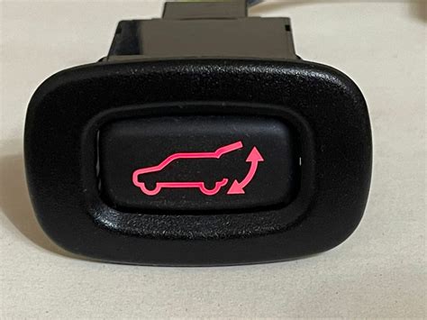 Кнопка закрытия двери багажника Mitsubishi Outlander (3G). на ...