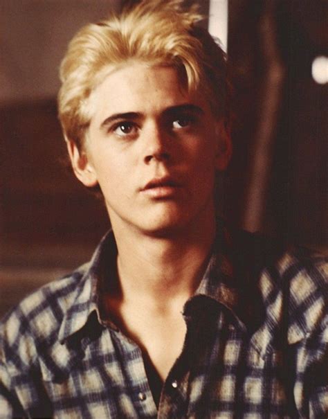 Who Does Ponyboy Live With The Outsiders