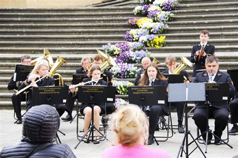 Koncert Miejskiej Orkiestry D Tej Z Okazji Dnia Matki