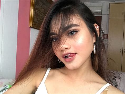 Pretty Singapore Malay Babe Schooling At ITE Follow Her On Instagram Pretty Dress To Impress