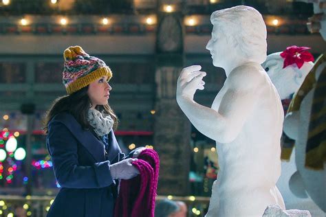 Ryan Reynolds Spoofs Hot Frosty As A Naked Snowman In Aviation Gin Ad