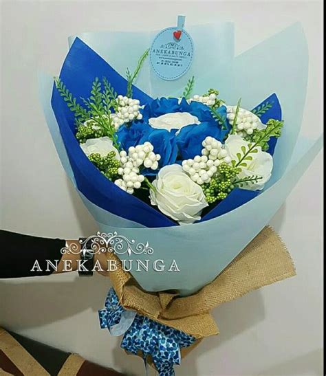 Bunga Warna Biru Putih Bunga Mawar Biru Muda Pada Latar Belakang