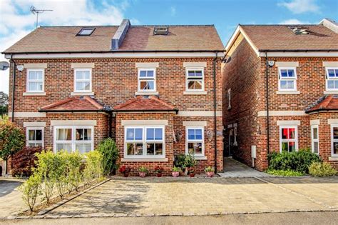 4 Bedroom Semi Detached House For Sale In Denby Road Cobham Kt11 1jt