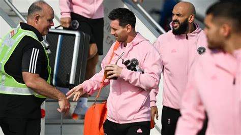 Messi paraliza aeropuerto de Hong Kong a su llegada TUDN Fútbol TUDN