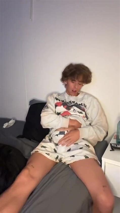 Strips Naked Jerks Off ThisVid