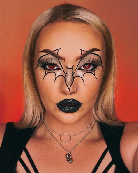 40 Spooky Halloween Makeup Transformation Ideas Freaking Bat Outline Makeup Look