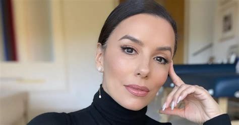 Eva Longoria ans en bikini une pièce découpé la star dévoile son ventre et ses