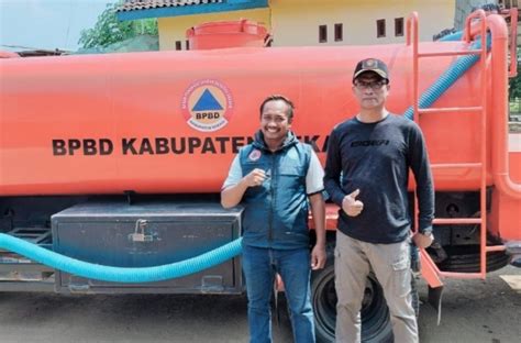 Terdampak Kekeringan Bpbd Kabupaten Bekasi Distribusikan Air Bersih Ke