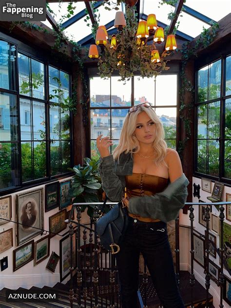 BLAIR WALNUTS Nude AZNude