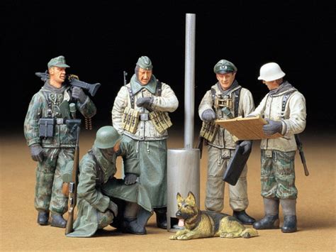 Tamiya 35212 German Soldiers Field Briefing Figure Set Ww2 1 35