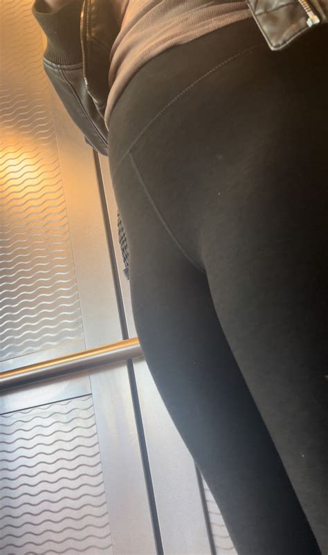 Cute Blonde Frontal Shots Spandex Leggings Yoga Pants Forum