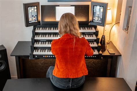 Critics debate the Anna Lapwood approach to classical music 6