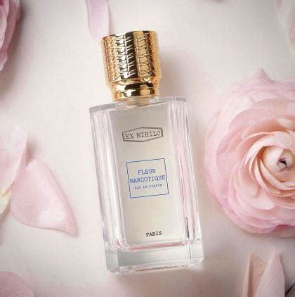 Fleur Narcotique: Flori într-un val de senzualitate