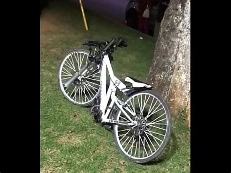 Une Femme Blanche Debout Dans Un Coin XVIDEOS