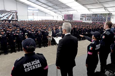 Egresan Elementos De La Policía De Género 8 Columnas