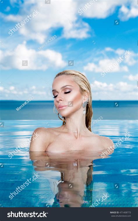 Sexy Woman Bikini On Suntanned Slim Stock Photo 471408773 Shutterstock