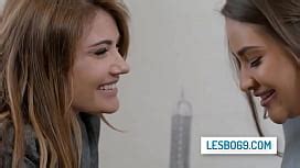 She Fucks Her Pussy And She Cums All Over Her Face XNXX