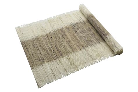 Lucy løper - Dekk bordet med fine duker og dekkebrikker