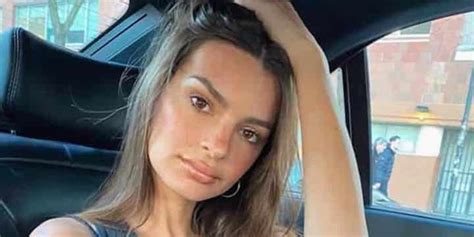 Emily Ratajkowski Sexy En Lingerie Transparente