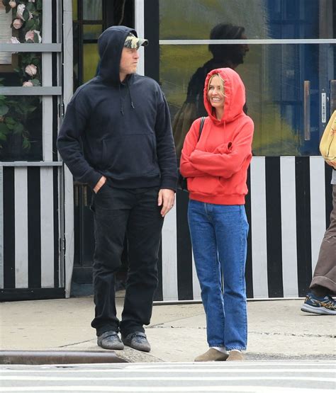 LARA WORTHINGTON Out and About in New York 04/11/2024 – HawtCelebs