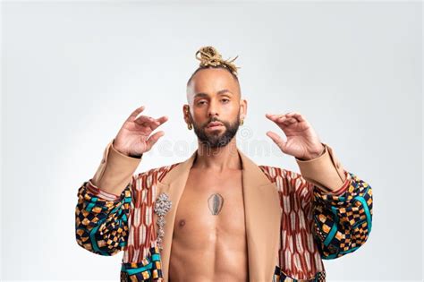 Viaje Espiritual Del Hombre Gay Negro Imagen De Archivo Imagen De Yoga Latino 329379683