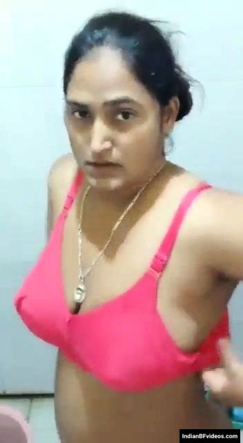 Amateur Hottie Solo Masturbation At DrTuber