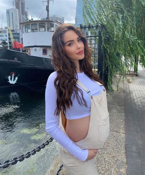 Instagram Shy m d humeur sauvage selfie en bikini pour Lara Fabian Télé Loisirs