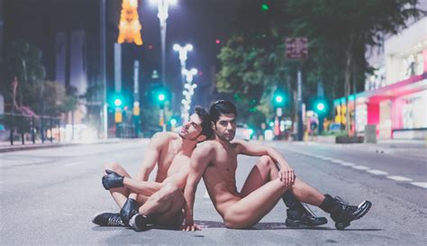 Entrevistamos O Casal Gay Que Tirou A Roupa Na Paulista Em Protesto Contra A Homofobia