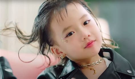 Bà xã JustaTee khoe ảnh thẻ hot girl Tây Hồ Cici và em trai netizen thích thú Sao y bản chính