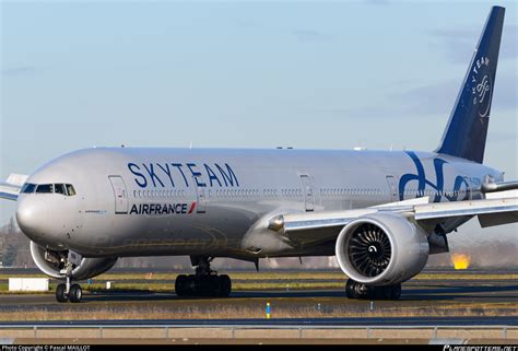 F GZNN Air France Boeing 777 328 ER Photo By Pascal MAILLOT ID