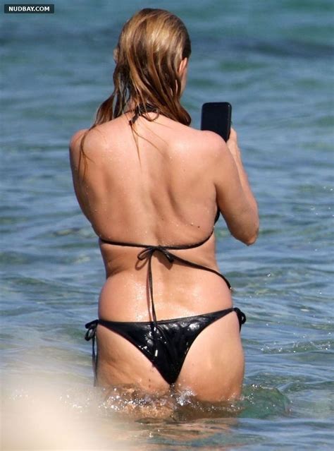 Heather Graham Naked Ass On Holiday In Cagliari 2021 Nudbay