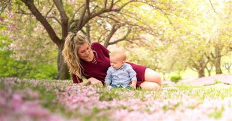 26 Beautiful Mothers Day Photoshoot Ideas That Will Inspire You