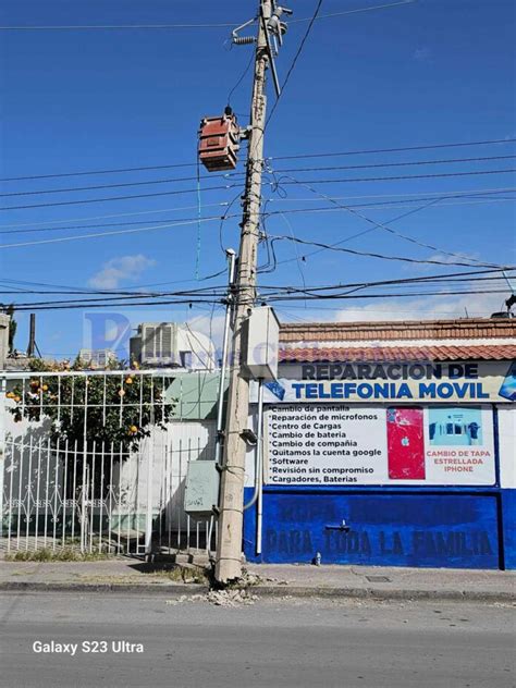 Reportan Poste De La Cfe A Punto De Caer En La Colonia Los Pinos