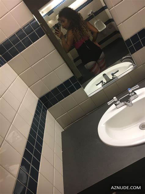 JoJo Offerman Sexy And Nude Selfies AZNude