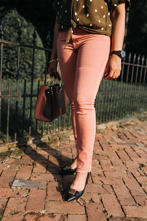 Pink Jeans Outfits For Women