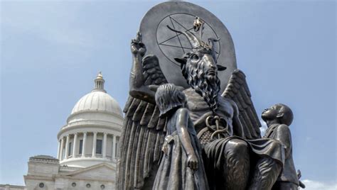 Aux Tats Unis Le Temple Satanique D Fend Bec Et Ongles La La Cit