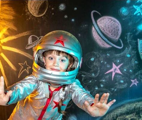 Делаем костюм космонавта и шлем своими руками, а потом летим в космос ...